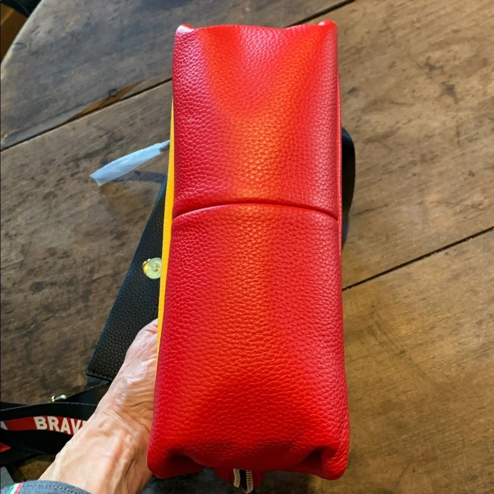 NWT Danielle Nicole Black and Red Lion Crossbody Bag - Gryffindor Shoulder Bag - Picture 10 of 13